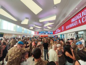 brigata sassari all'arrivo all'aeroporto di sassari