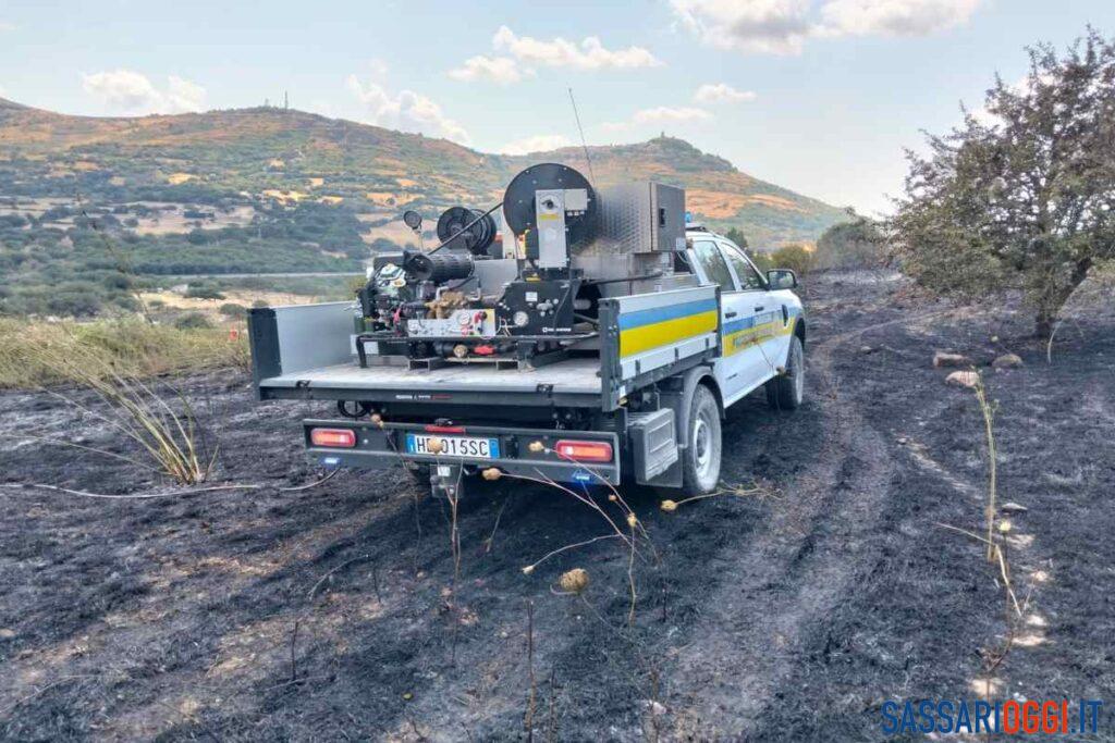 A Osilo scoppia un incendio: in azione anche un elicottero