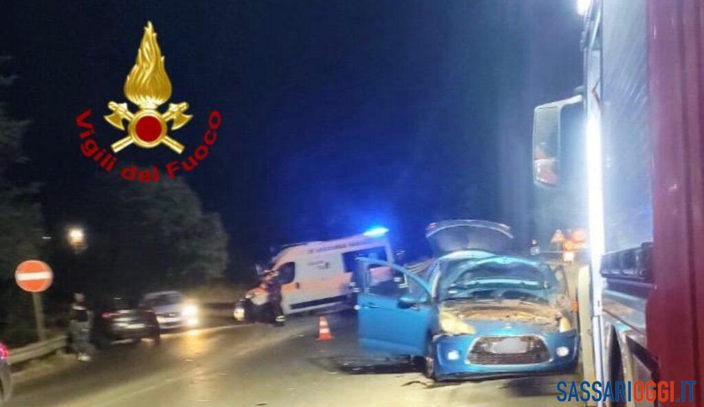 Incidente a Sassari, due auto si scontrano in viale Porto Torres
