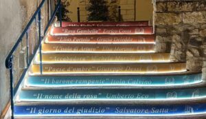 La scalinata di Palazzo Baronale a Sorso si accende di cultura