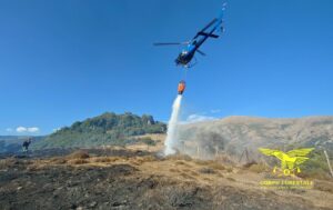 elicottero corpo forestale incendio