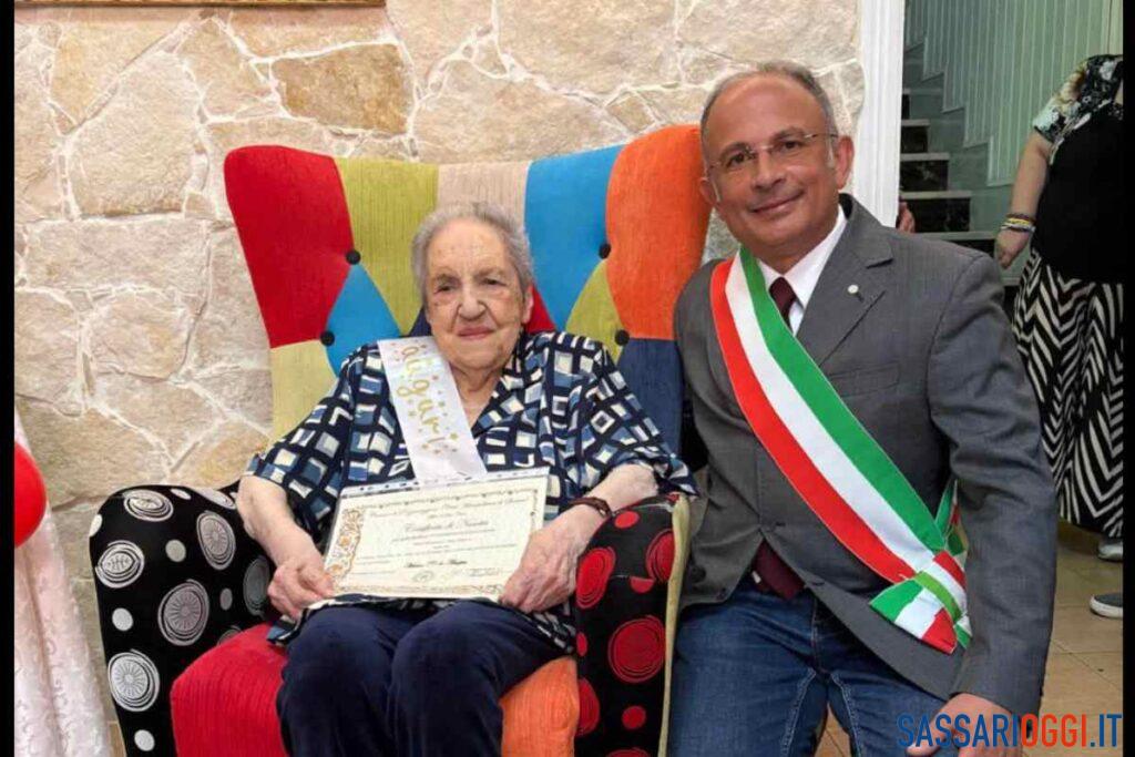 Pozzomaggiore in festa, zia Paolicca Angius compie 100 anni