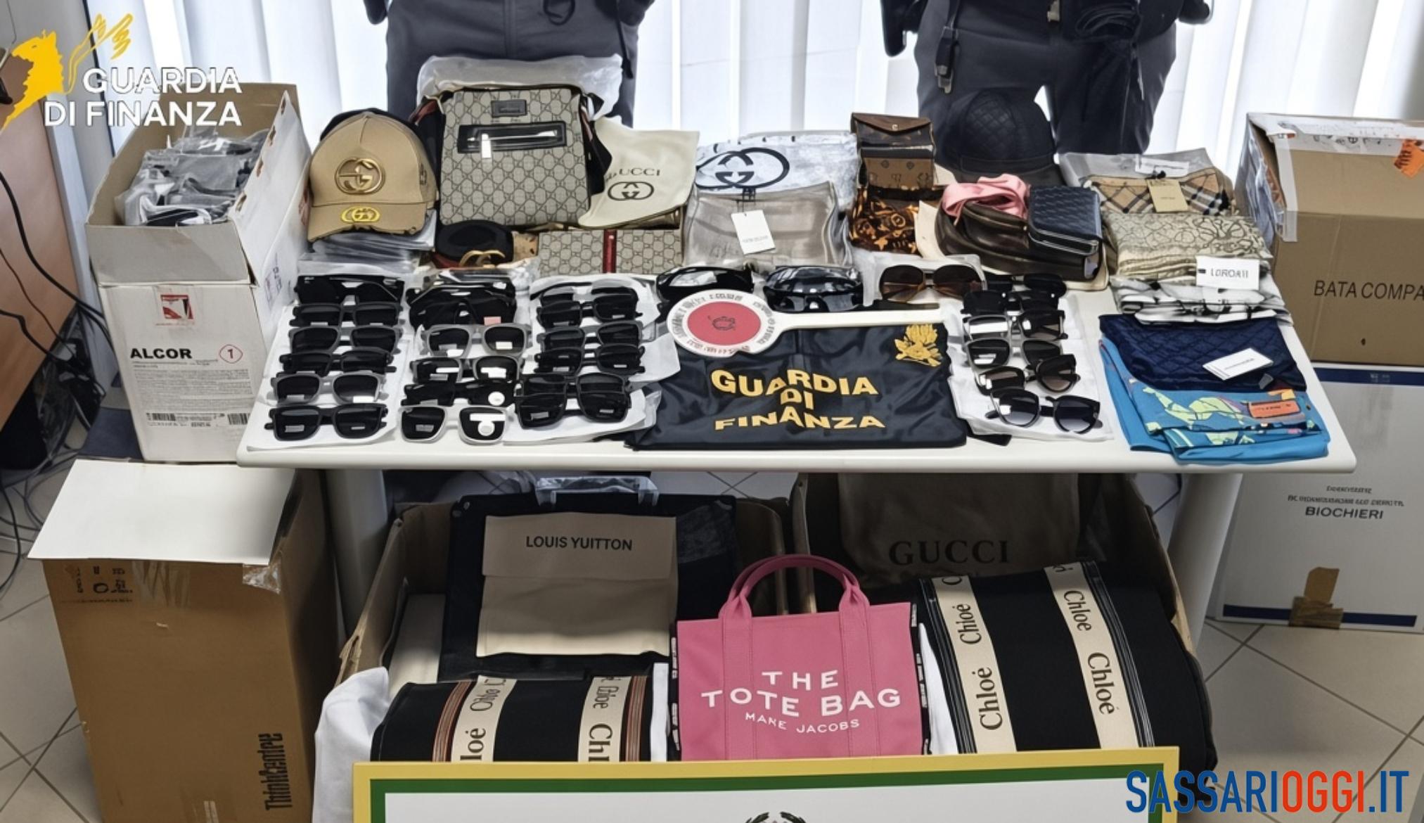 Borse, occhiali e cinture false maxi sequestro a Sassari