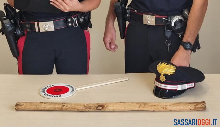 Guida senza patente e con un bastone in auto, denunciato a Porto Torres